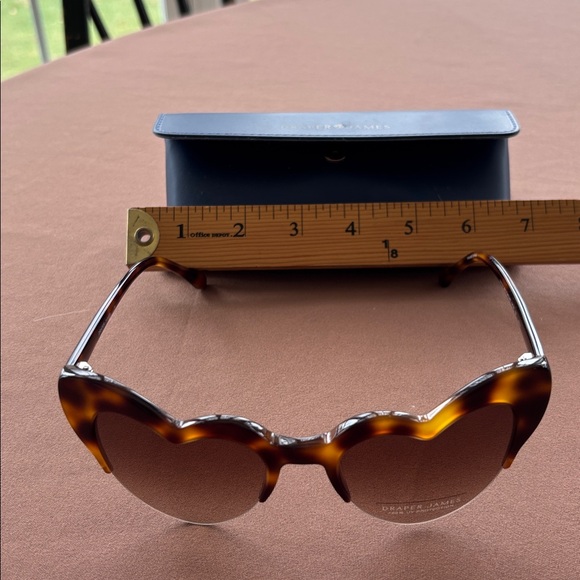 Draper James Brown Heart Sunglasses - Picture 5 of 8